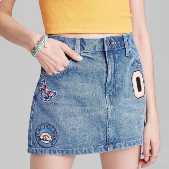 Wild Fable Women's Low-Rise Denim Mini Skirt Medium Wash Patches 10 - Picture 1 of 6